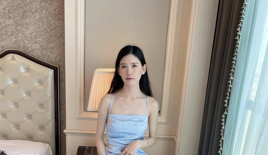 震撼！chloe霏霏正脸照图包，带你领略另一种美的感受